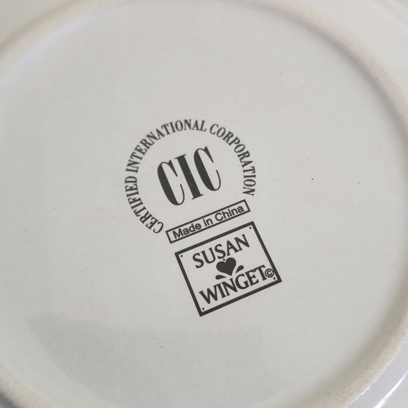 Vintage Certified International Set 4 Holiday Plates and 4 Christmas Santa Mugs - Picture 12 of 16